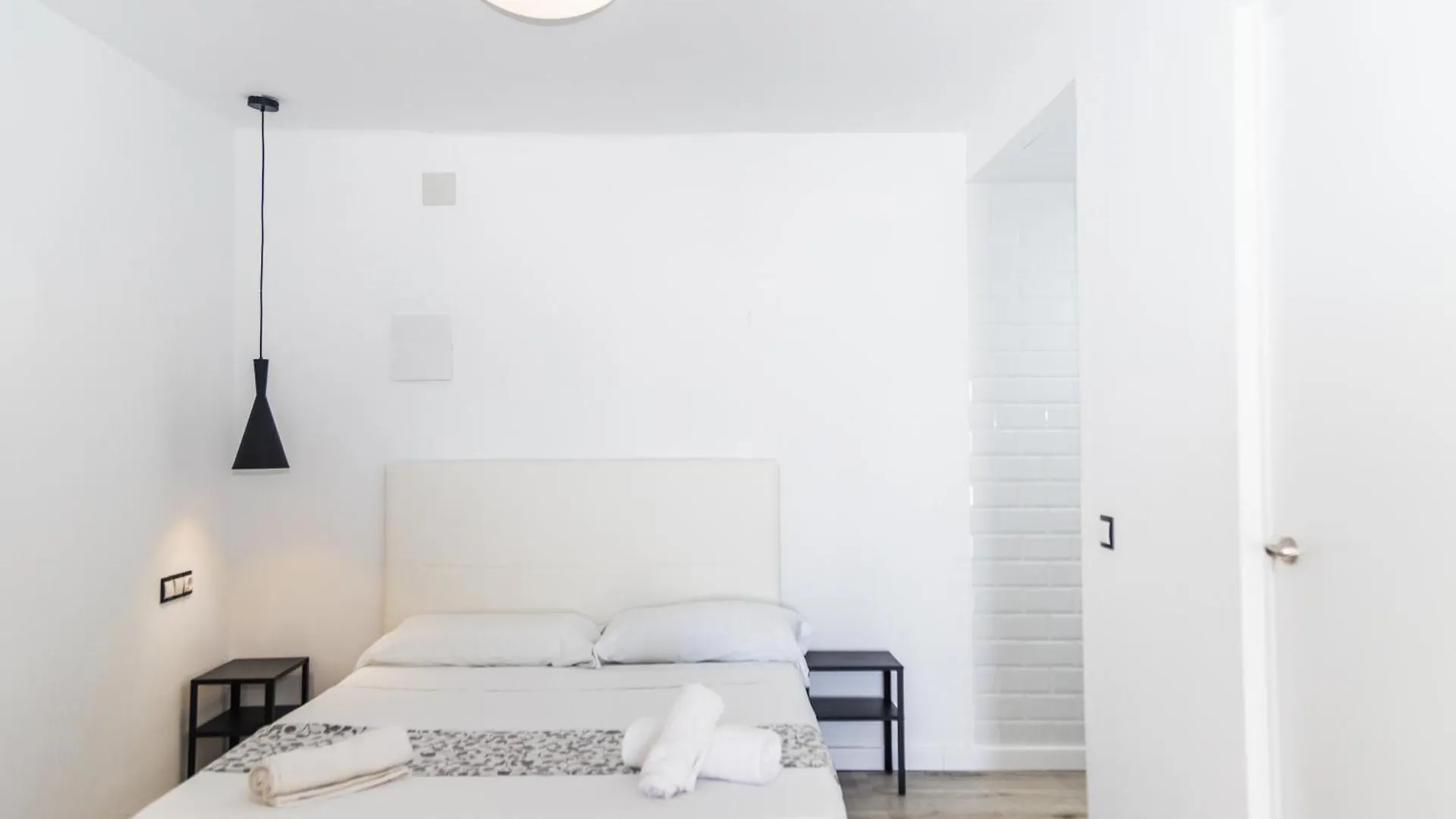 Jacaranda Apartments & Studios Es Canar