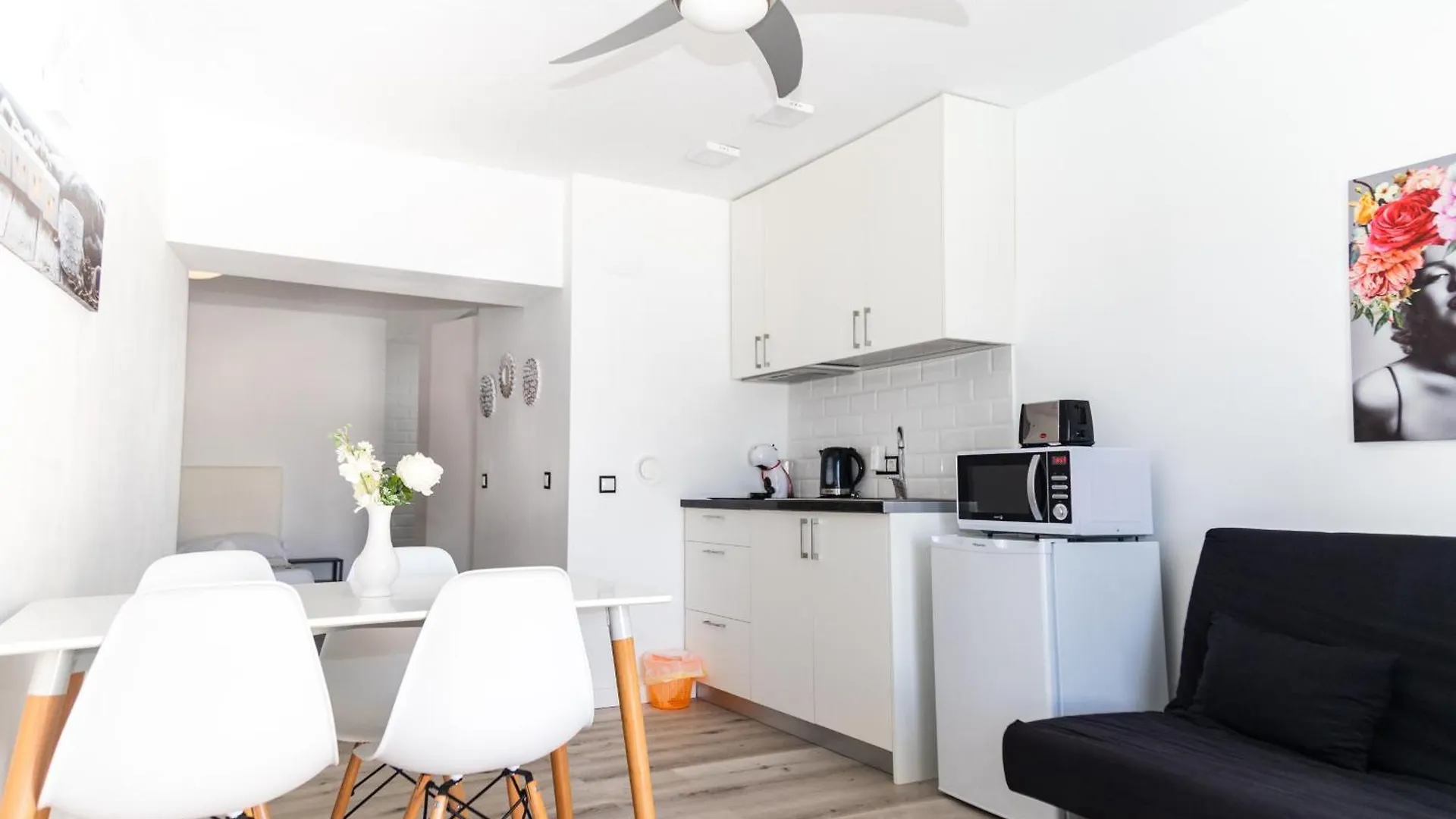 Jacaranda Apartments & Studios Es Cana