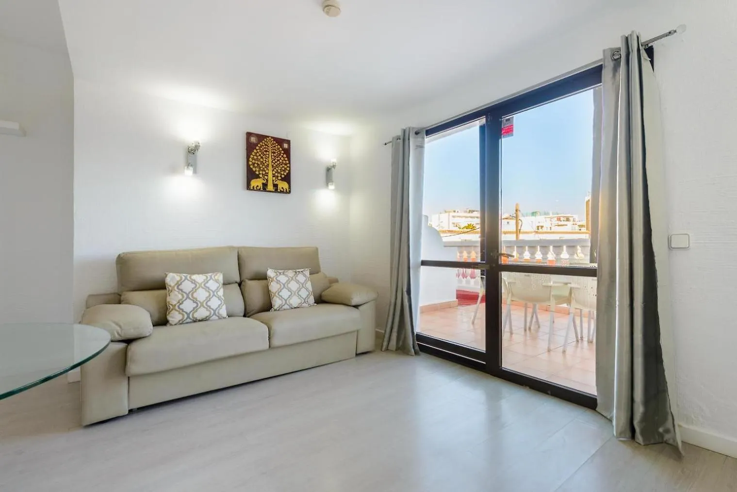 Jacaranda Apartments & Studios Es Cana