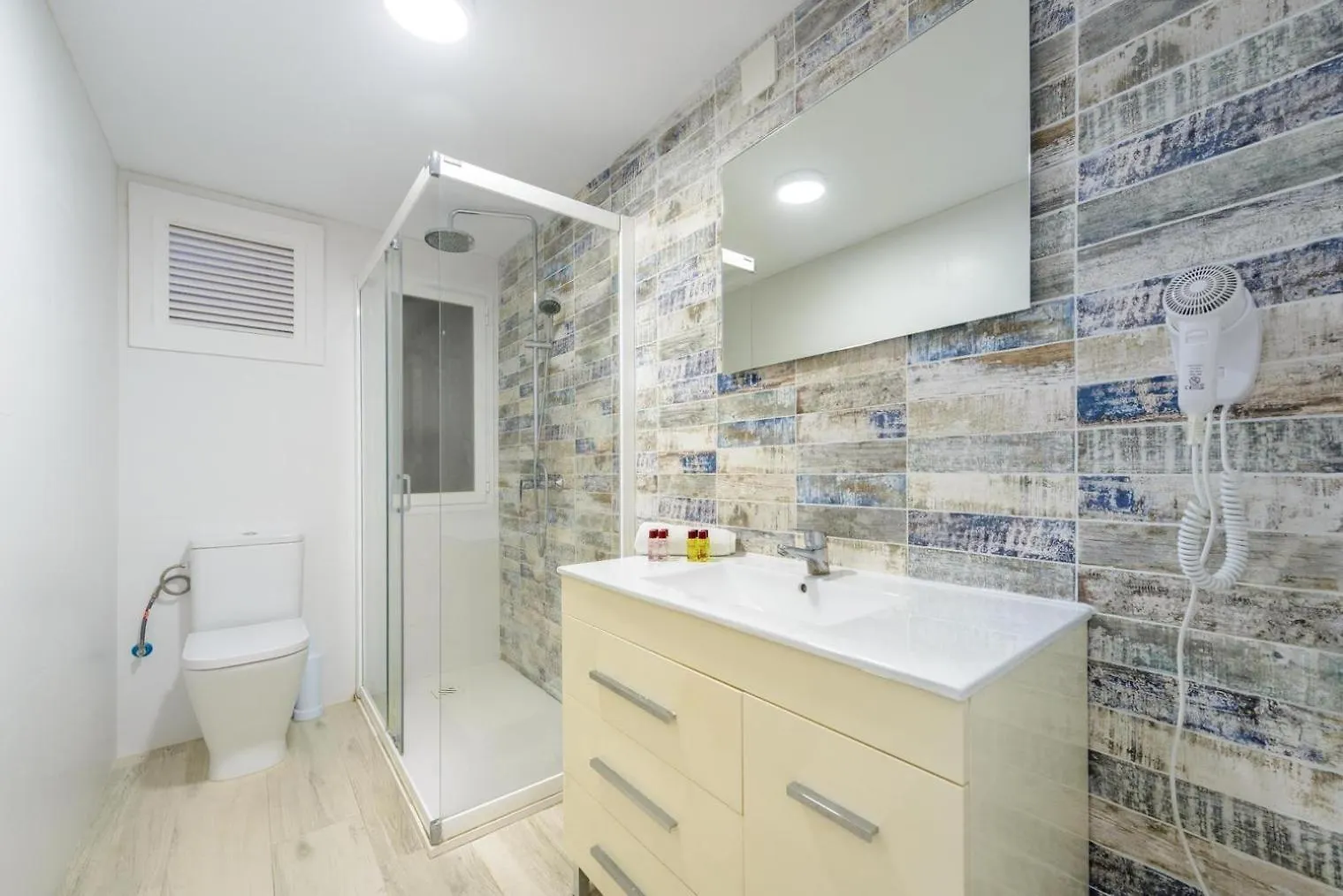 Jacaranda Apartments & Studios Es Cana