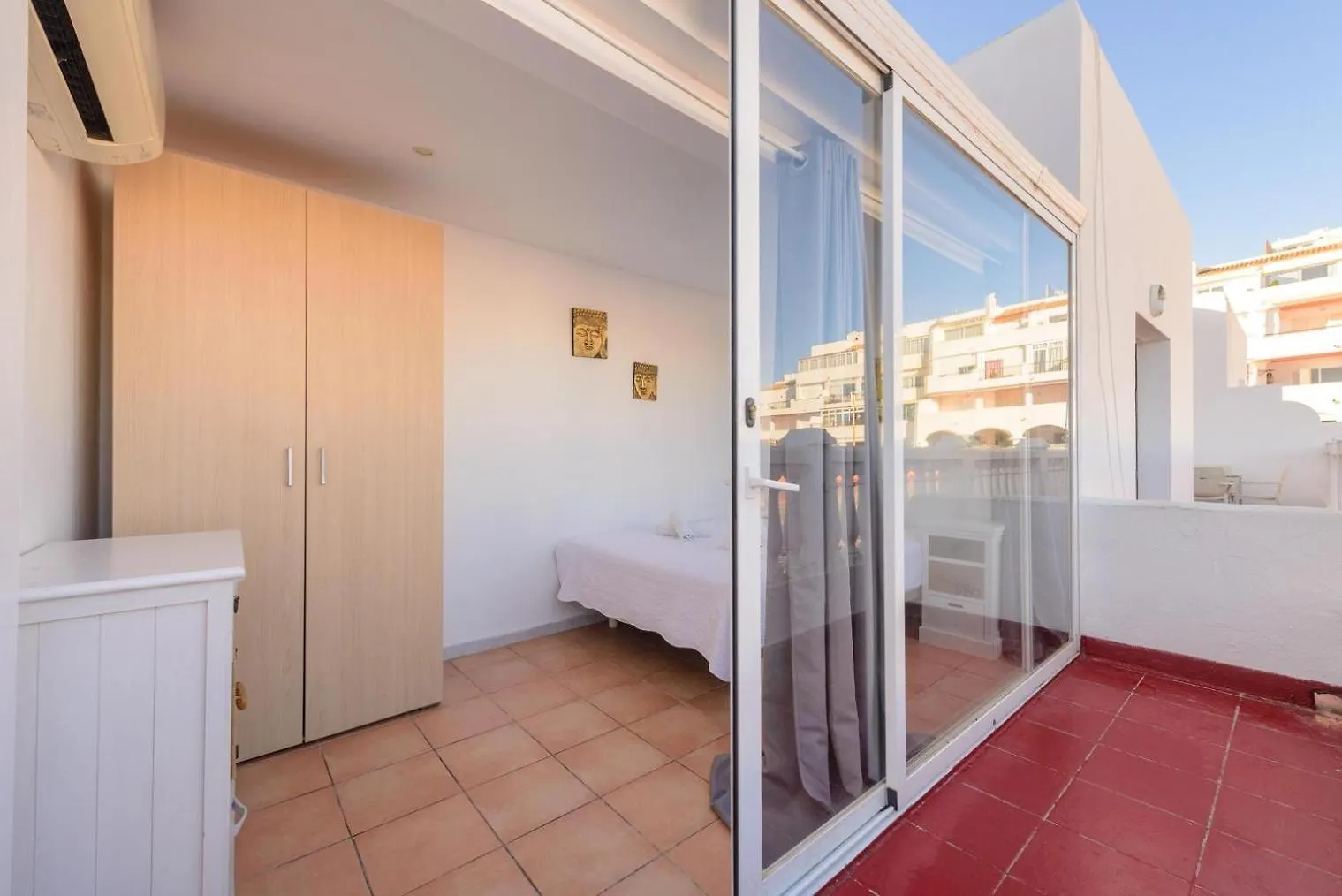 Jacaranda Apartments & Studios Es Cana