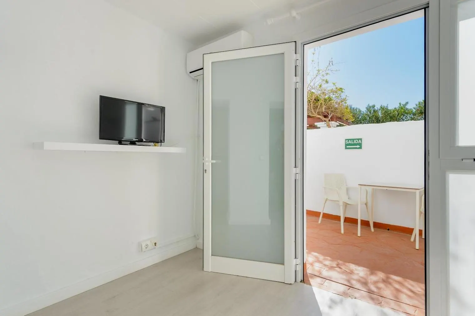Jacaranda Apartments & Studios Es Cana