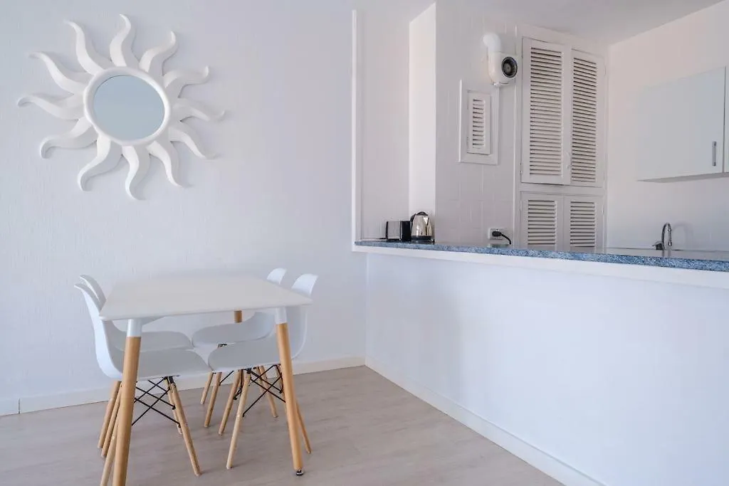 Jacaranda Apartments & Studios Es Cana